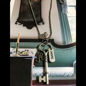 🌸🗝🌸🗝🌸🗝KEY NECKLACE 🌸🗝🌸🗝🗝🌸🗝🌸🗝🌸🗝🌸